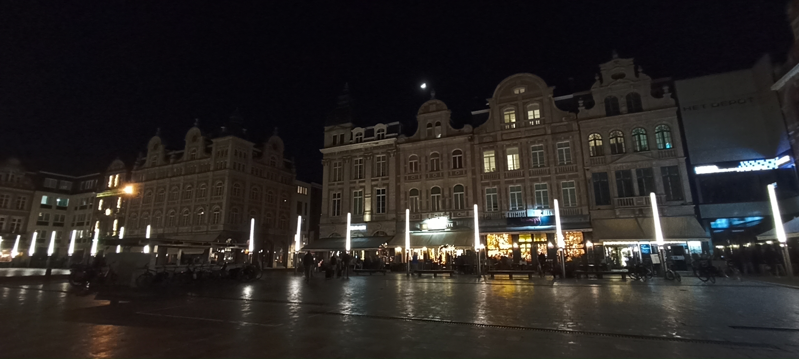 Die Restaurant-Zeile am Bahnhofs-Vorplatz